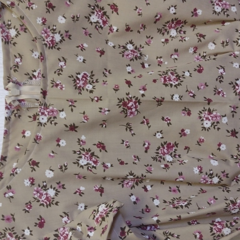 HOME-MADE Blouse With Ruffle Sleeves - Picture 2 of 5